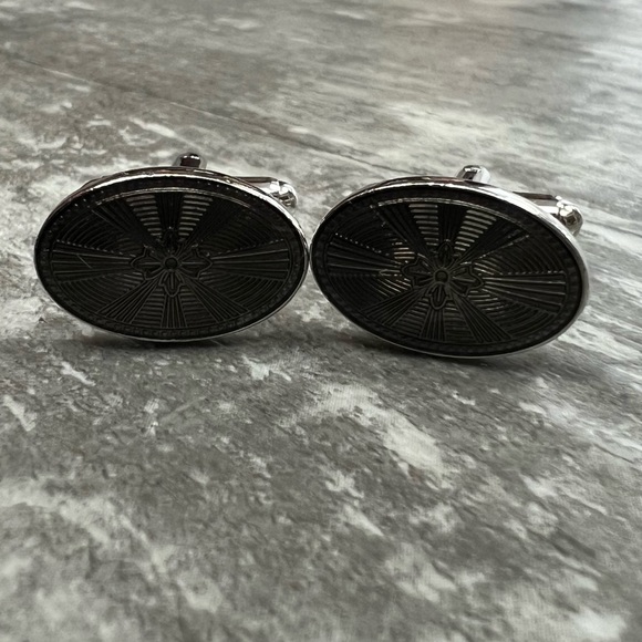 Banana Republic Grey Medallion Enamel Cufflinks - Picture 2 of 4